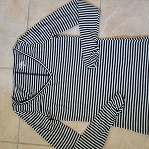 Hollister striped, v-neck, stretchy top with ruched sleeves size small